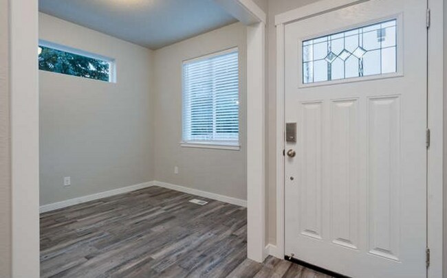 Building Photo - 4910 NE 65th Ct