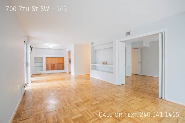 Building Photo - 700 7th St SW