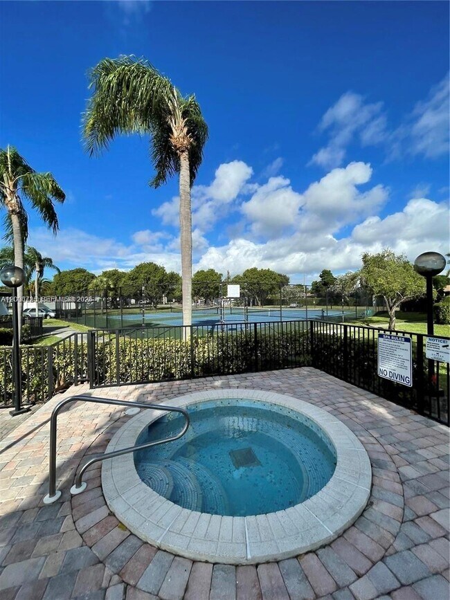 Building Photo - 216 Lake Pointe Dr