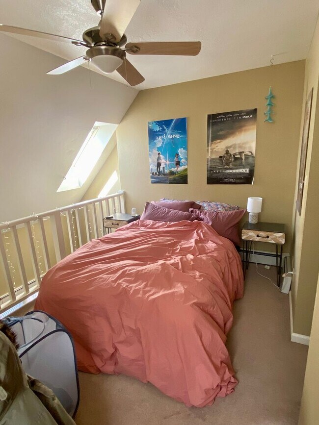Building Photo - Super sunny & sweet 1 bedroom condo in the heart of Boulder