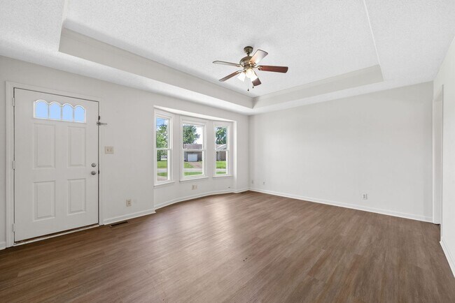 Building Photo - 3 Bedroom Pet Friendly Home For Rent Near 101st Parkway!