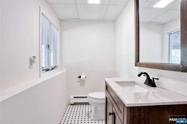 Building Photo - 43 Forest Dr