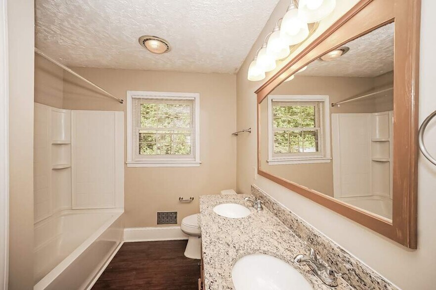 Building Photo - 207 N Milford Dr