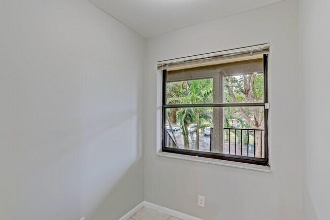Building Photo - 3011 SW 21st Terrace