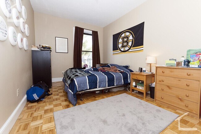 Building Photo - HOT ALLSTON LISTING!!!!