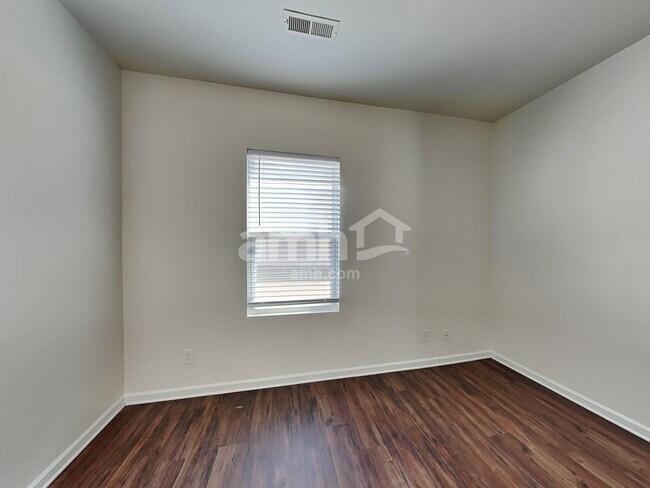 Building Photo - 2010 Blue Stream Ln