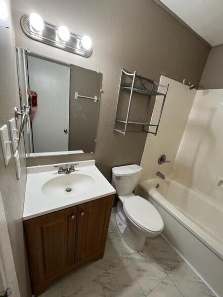 Building Photo - 1620 Beech St