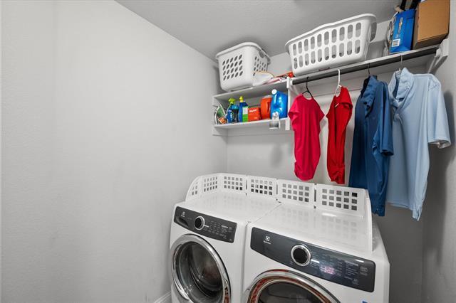 Building Photo - 2685 Venice Dr