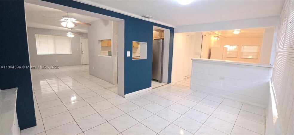 Building Photo - 502 N 70th Way