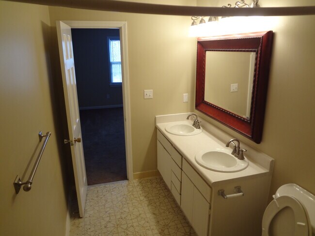 Building Photo - 125 Buckeye Ln