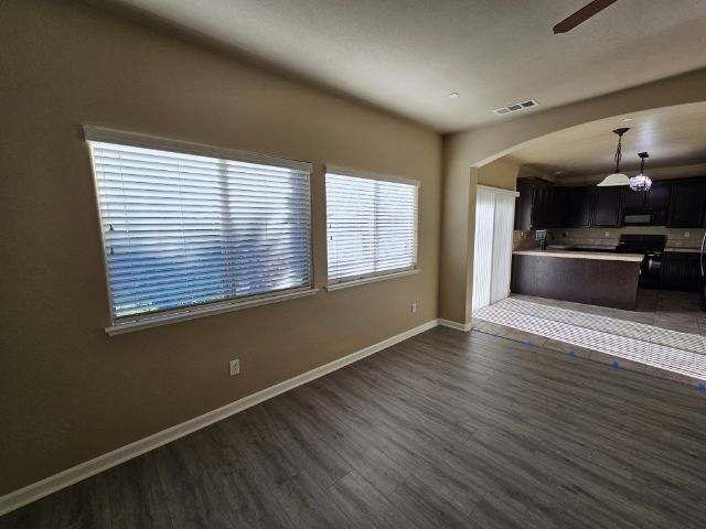 Building Photo - 5620 Bloom Dr