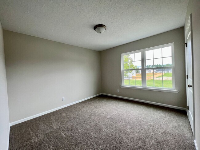Building Photo - MOVE-IN SPECIAL: $300 OFF 1ST MONTH'S RENT!*