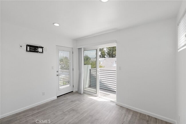 Building Photo - 8016 Crosnoe Ave