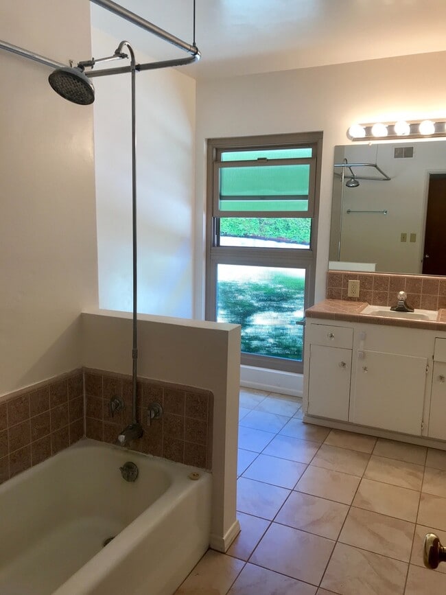 Building Photo - Three Bedroom Riviera Home with Ocean View...