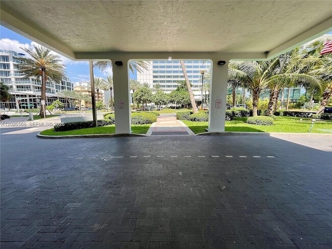 Building Photo - 2899 Collins Ave