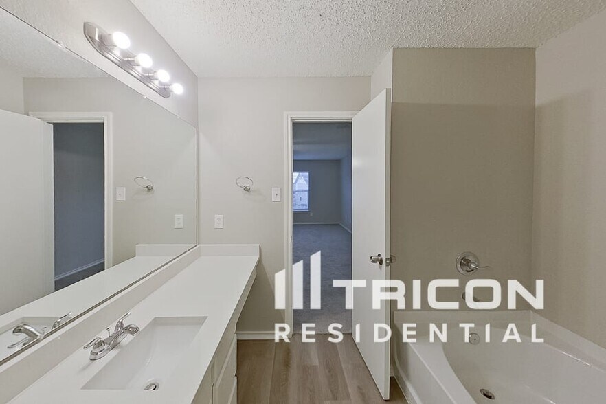 Building Photo - 2208 Capstan Dr