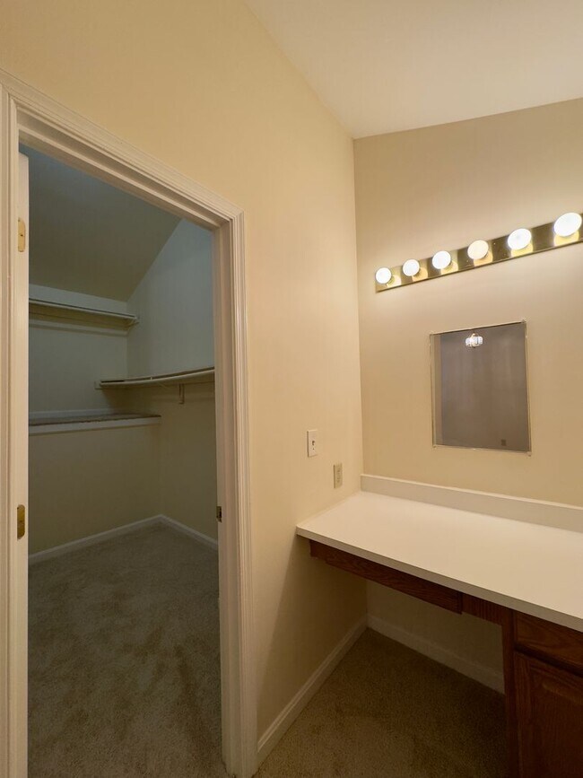 Building Photo - Charming 4 Bedroom/3.5 Bathroom Townhome in Cedarwood Estates, Pikesville, MD!
