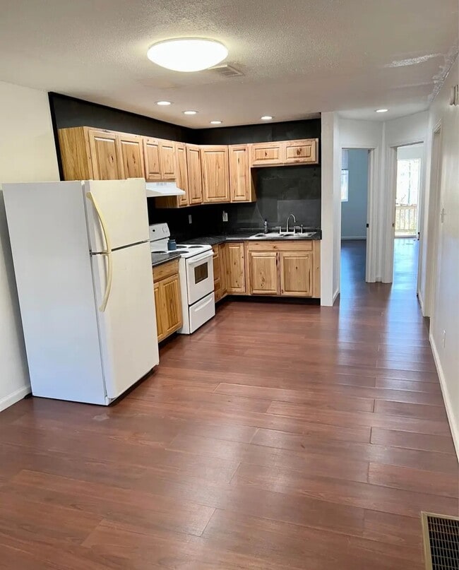 Building Photo - 306 Merchant St