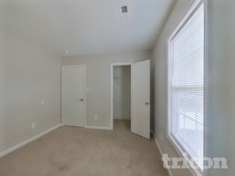 Building Photo - 1548 Hollow Maple Dr