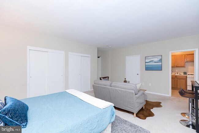 Building Photo - 135 S 19th St