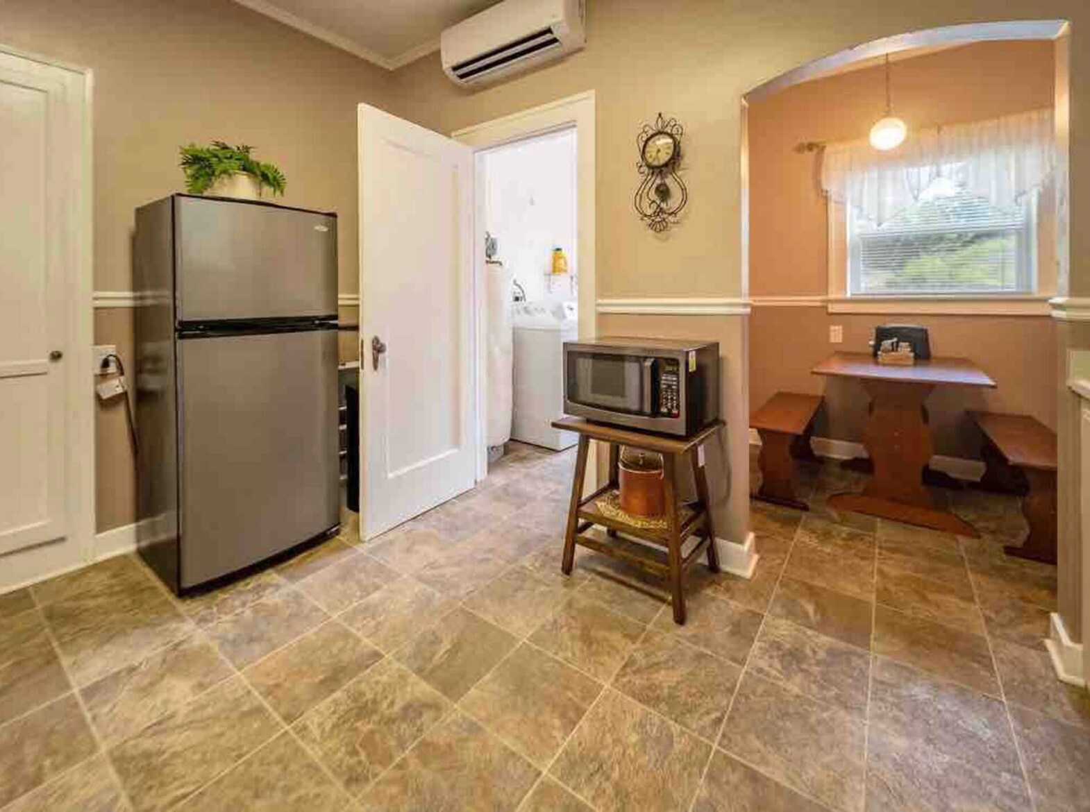 Dining Area and Laundry - 925 Parkview Ave