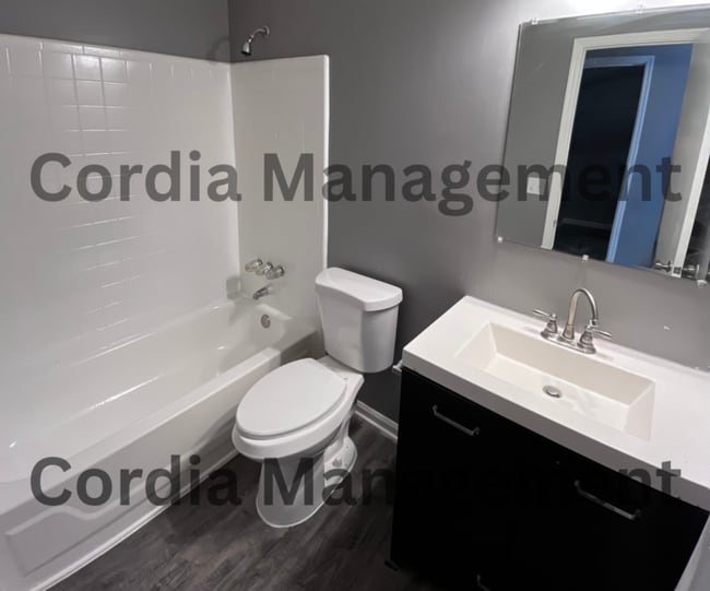 Building Photo - Beautiful 3 Bedroom 2 bathroom Home in Lit...