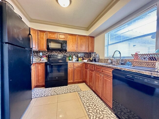 Building Photo - 4340 Riverside Dr
