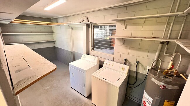 Building Photo - Timeless Charm Meets Modern Comfort in the Heart of Winter Park! WASHER & DRYER INCLUDED!