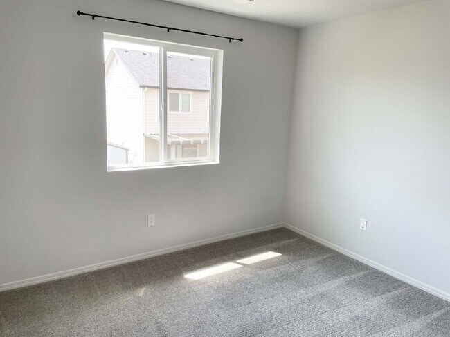Building Photo - "Charming 3-Bed Oasis on East Drouillard Street with 2.5 Baths and 1470 Sq Ft in Nampa!"