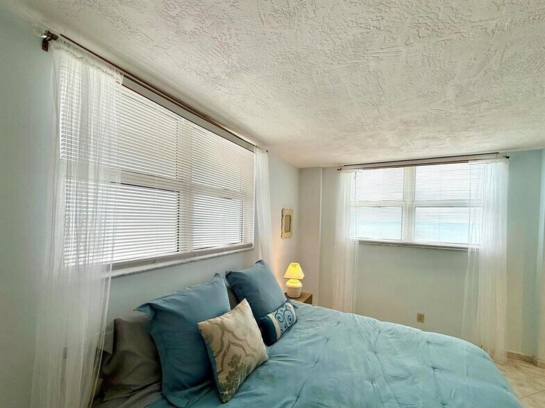 Building Photo - 4250 Galt Ocean Dr