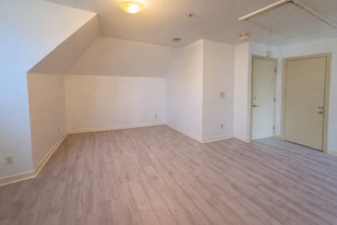 Building Photo - 112 N Fairmount St