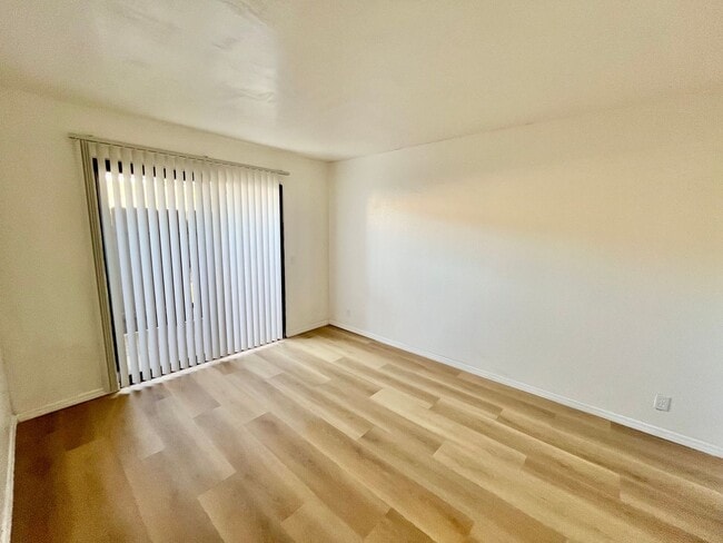 Building Photo - 2BD/2BTH with Central A/C, Private Patio, ...