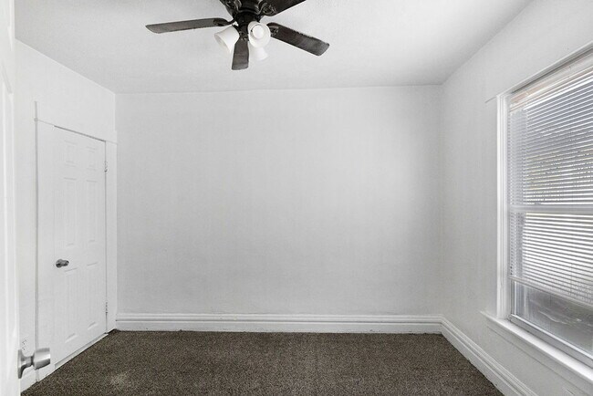 Building Photo - Centrally Located to Downtown Lansing