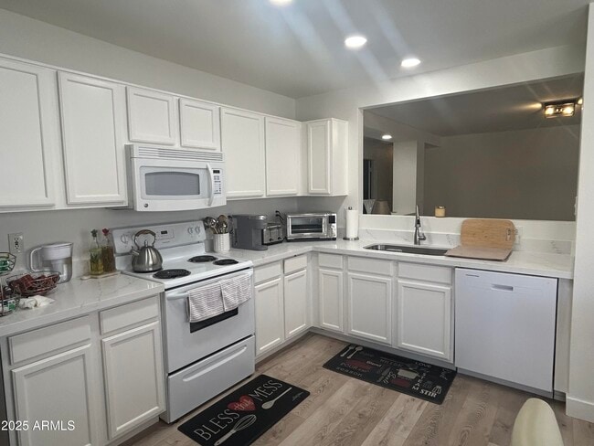 Building Photo - 1722 W Amberwood Dr