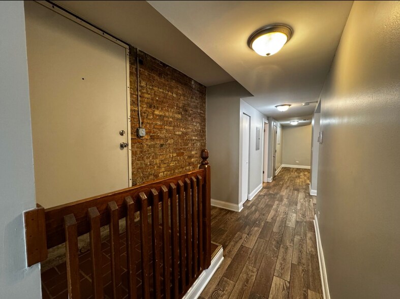 Entrance - 5003 N Sawyer Ave