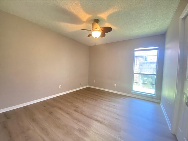 Building Photo - 815 Ramada Dr