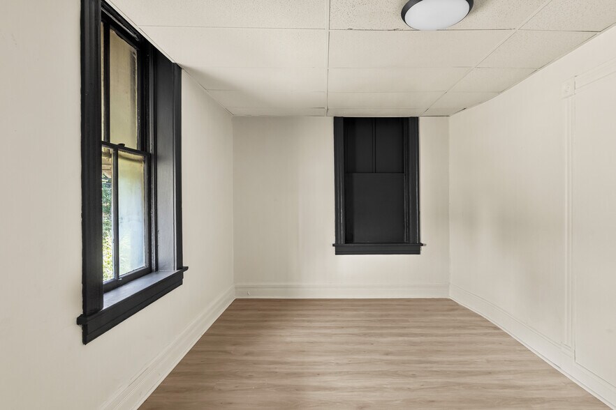Building Photo - 3630 Tholozan Ave