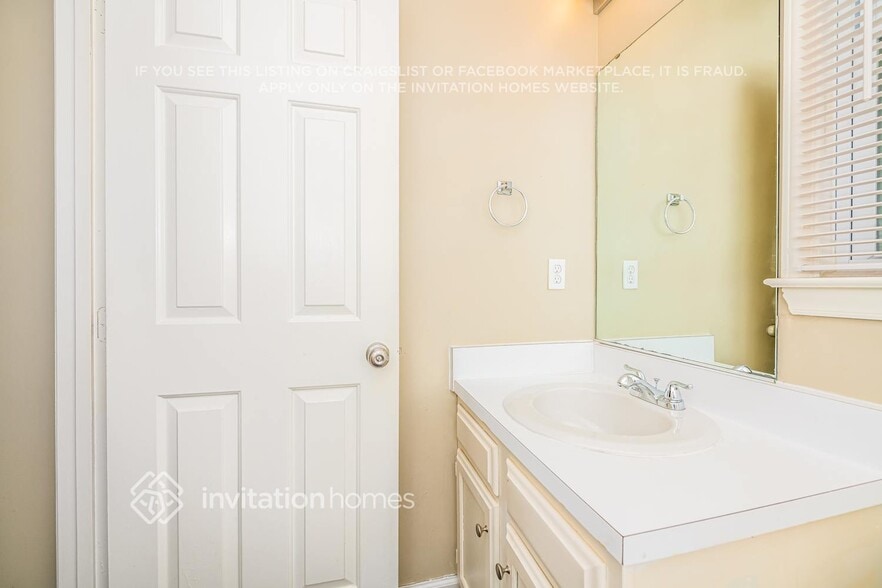 Building Photo - 2704 Kempsford Pl
