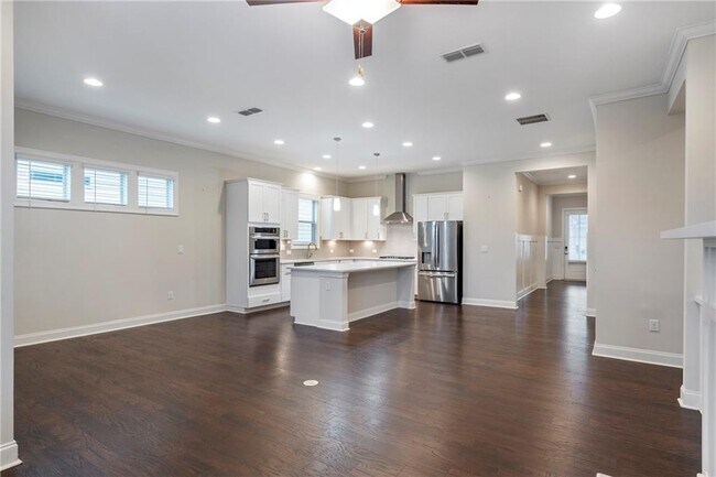 Building Photo - 3430 Steinbeck St