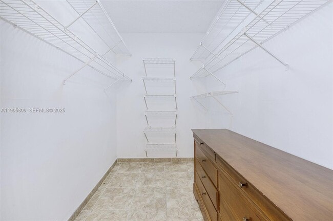 Building Photo - 770 NE 199th St