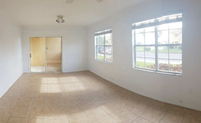 Building Photo - 1040 Villagio Cir