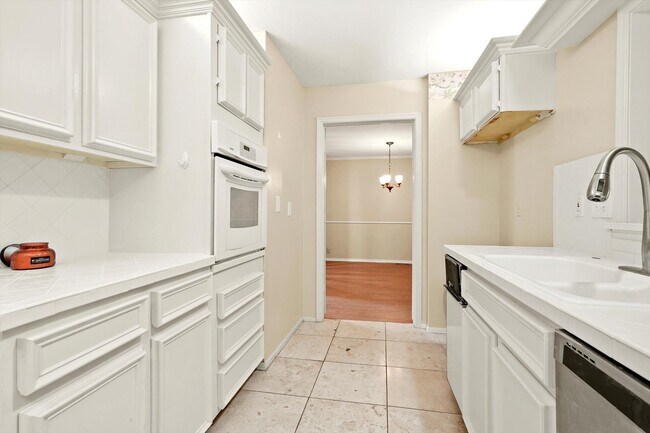 kitchen - 2857 E 84th St