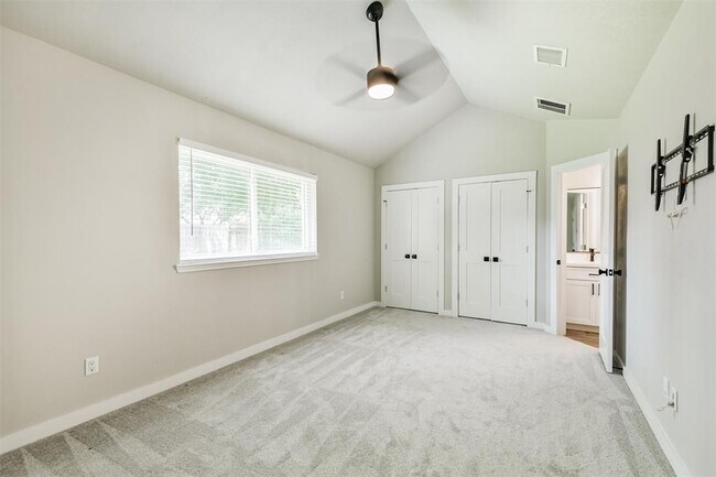 Building Photo - 10615 Prospect Hill Dr