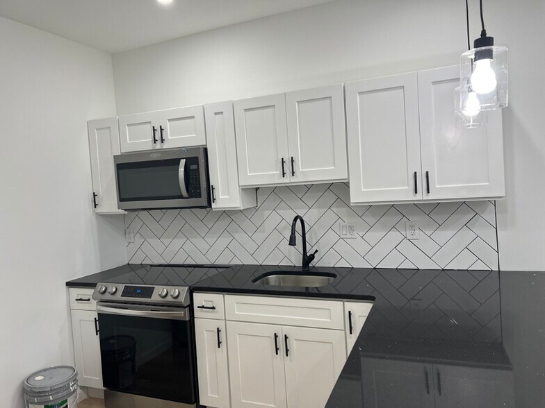 Building Photo - 2823 N 28th St