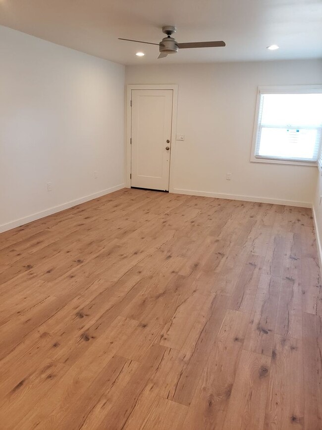 Building Photo - Beautiful Duplex Home near UC Davis Medical Center