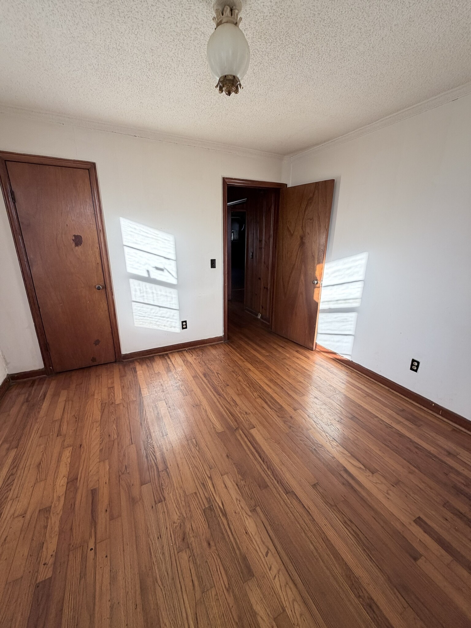 Building Photo - 1215 E 35th Street Pl