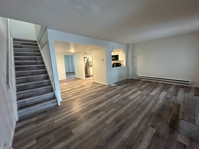 Building Photo - Aurora Rental | 3 Bedroom Home w/ Basement, Garage & Fireplace – Near Denver Commute