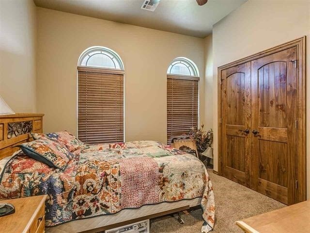 Building Photo - 202 Parkview Dr