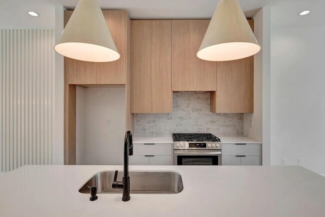 Building Photo - 1263 John St