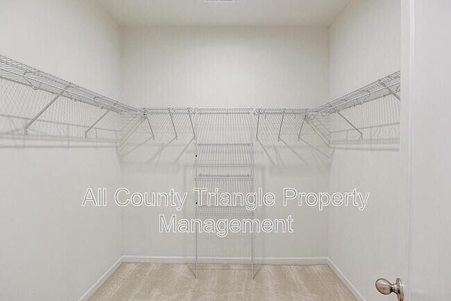 Building Photo - 728 Lampwick Ln